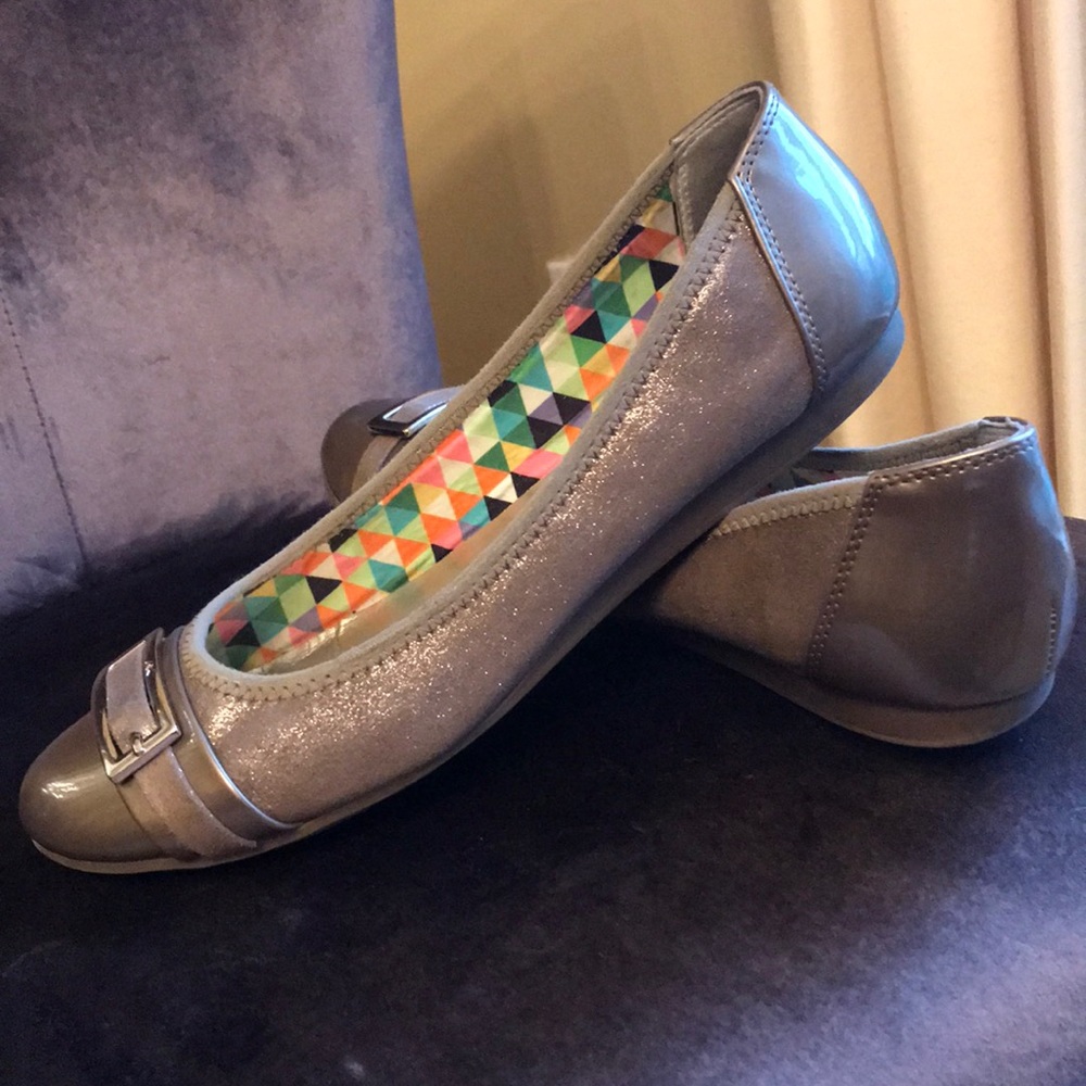 Shoes - Picture 3 of 4